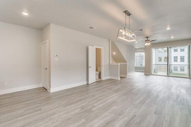Building Photo - 3210 Forest Park Blvd