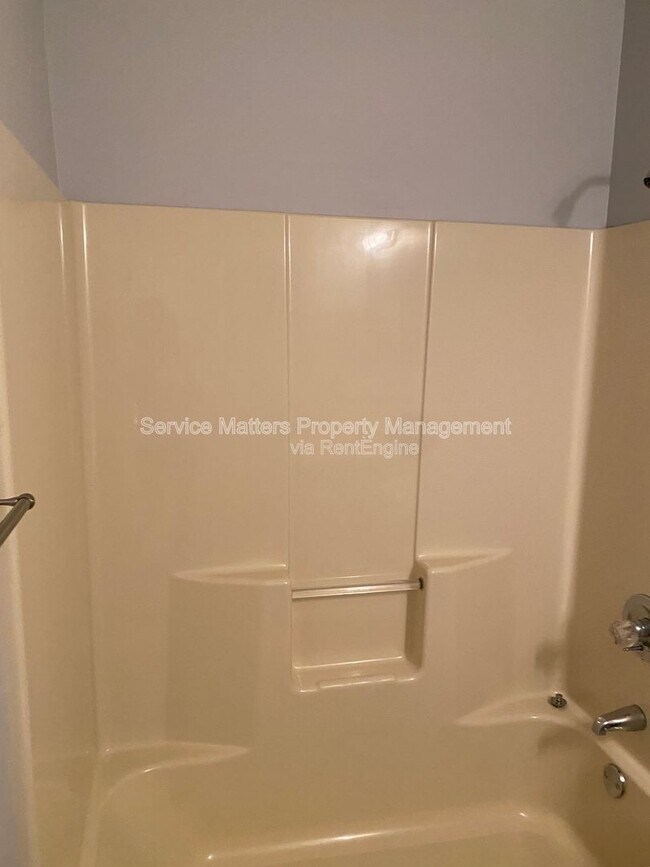 Building Photo - 5746 Rolling Hills Dr