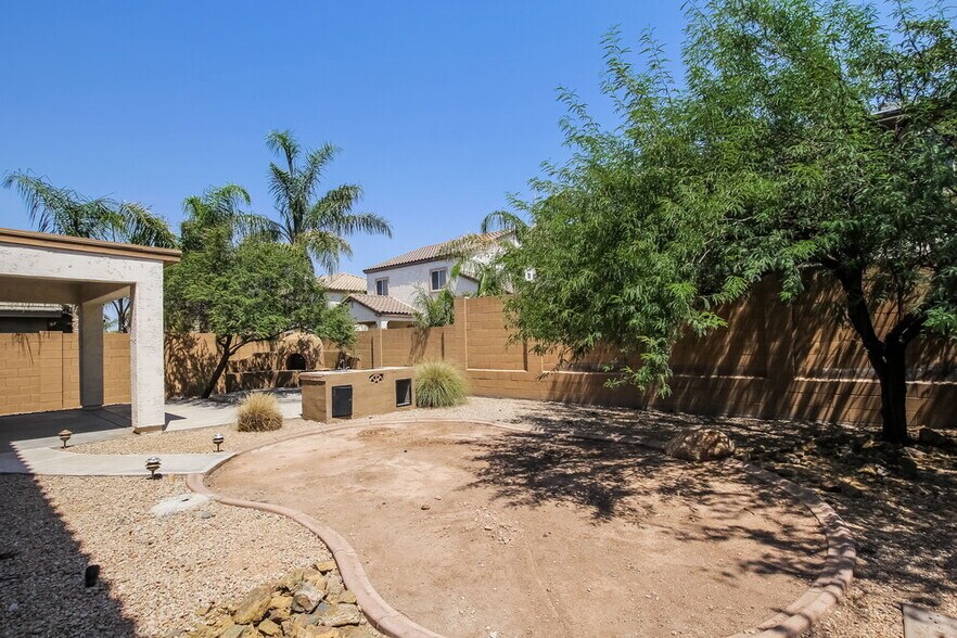 Building Photo - 10574 W Salter Dr