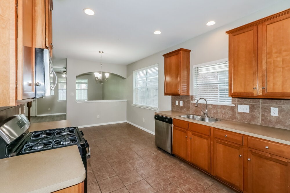 Building Photo - 6015 Starbrook Creek Dr
