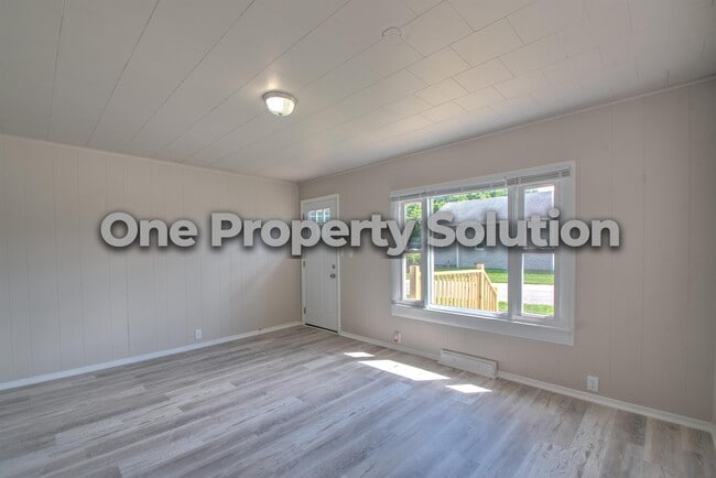 Building Photo - 292 Hadley Rd