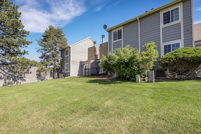 Building Photo - $3,000 - 3 Bed, 2.5 Bath Townhome with Fin...