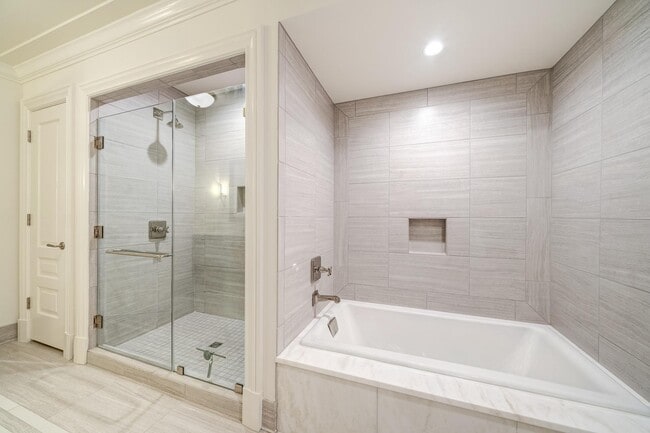 Building Photo - 6900 Fleetwood Rd