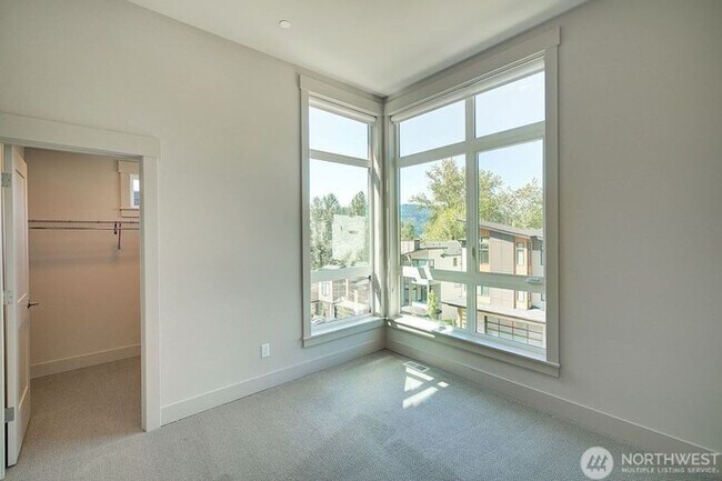 Building Photo - 4Bd/3.25Ba Issaquah House