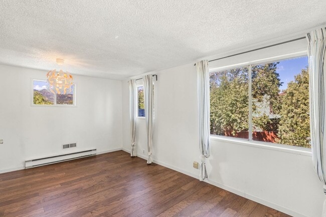 Building Photo - 135 S Path