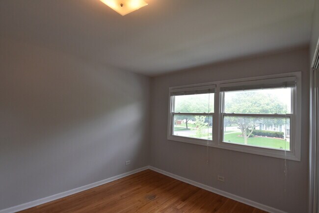 Building Photo - 1702 N Waterman Ave