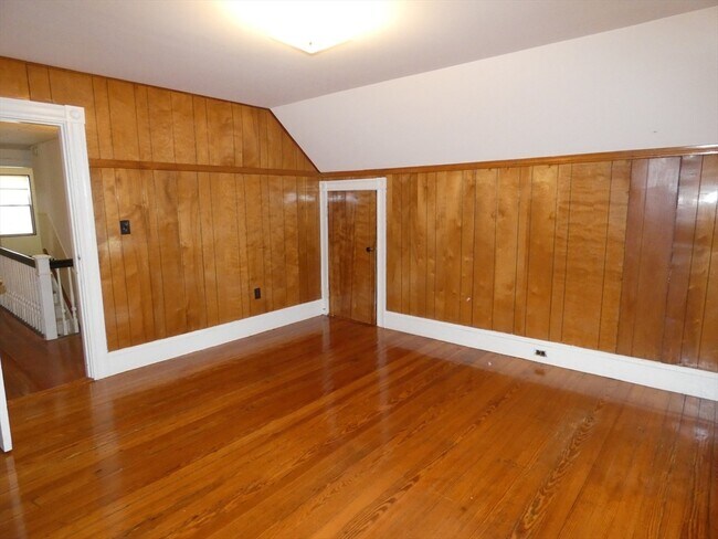 Building Photo - 58 Monument St