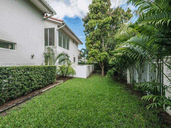 Building Photo - 4000 Alhambra Cir