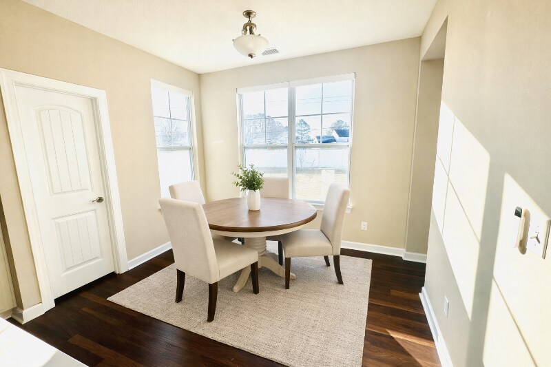 Building Photo - 1300 Parkdale St