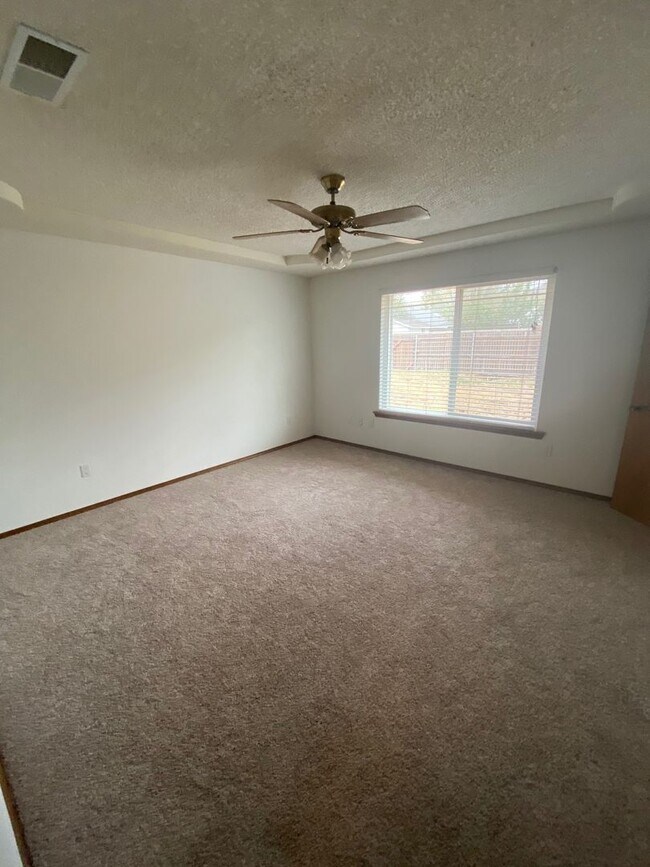 Building Photo - Beautiful 3 Bed Home! Zia School District
