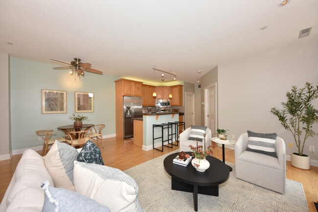 Building Photo - 1515 N Van Buren St