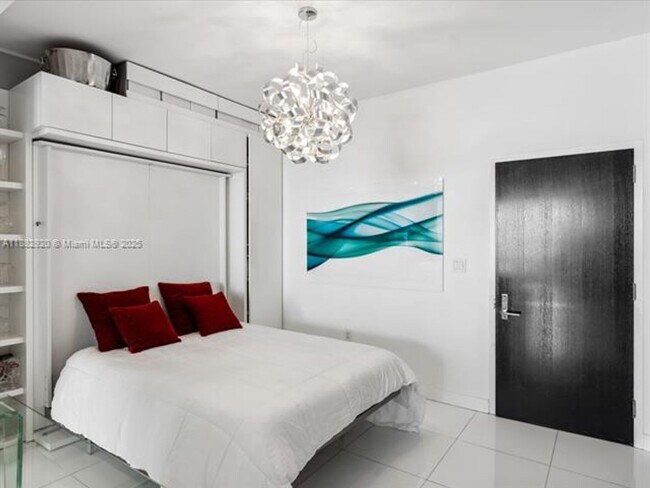 Building Photo - 900 Biscayne Blvd