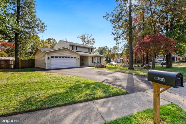 Building Photo - 1527 Hiddenbrook Dr