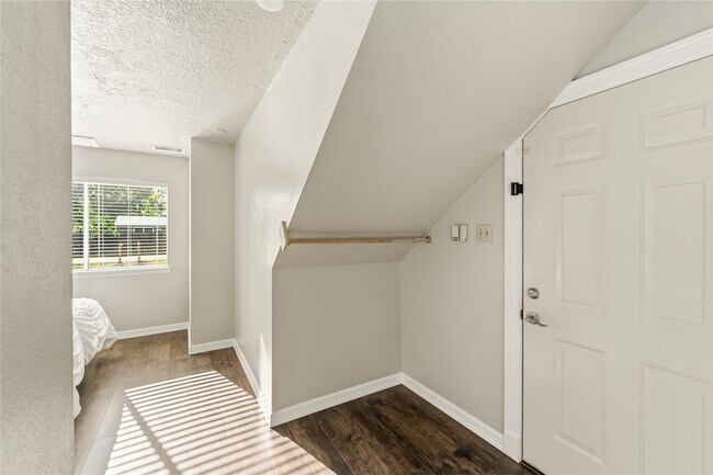 Building Photo - 24527 Appian Ridge