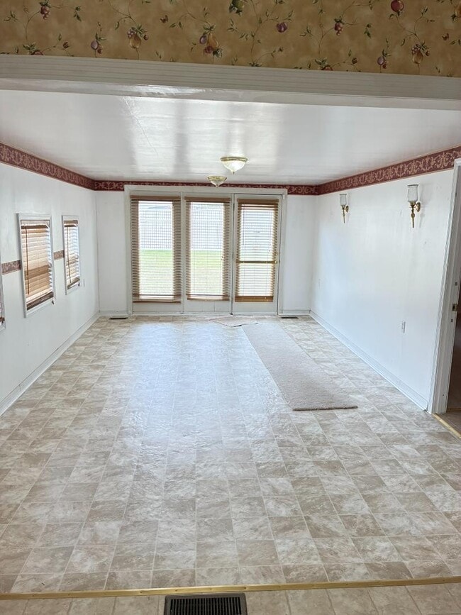Building Photo - 3704 Shadow Ridge Rd N