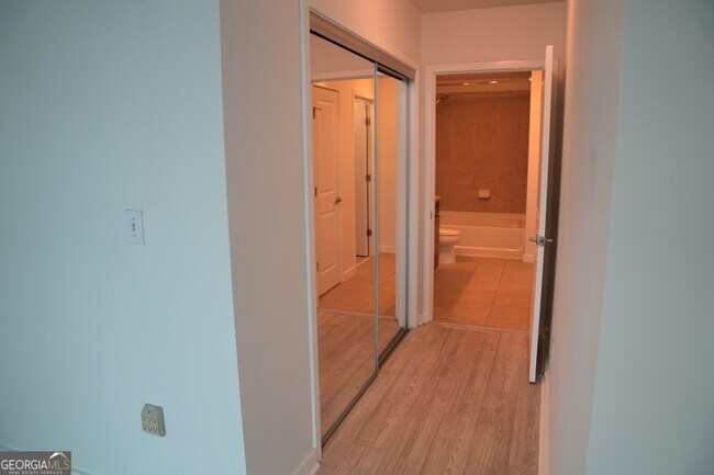 Building Photo - 3324 Peachtree Rd NE