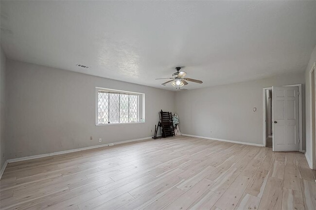 Building Photo - 811 Loire Ln