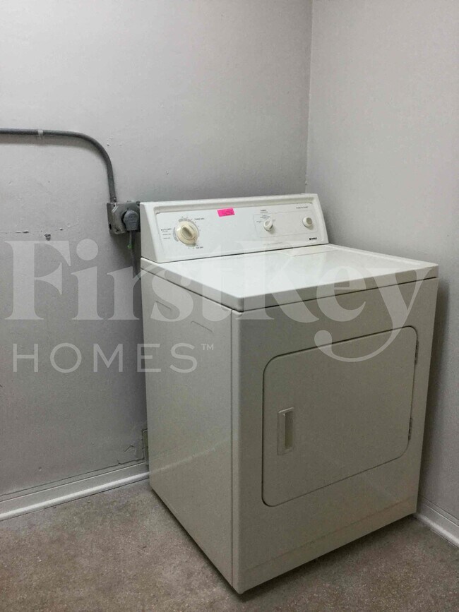 Building Photo - 7925 Indigo St