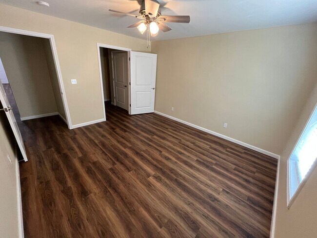 Building Photo - Wiese 141,143,145