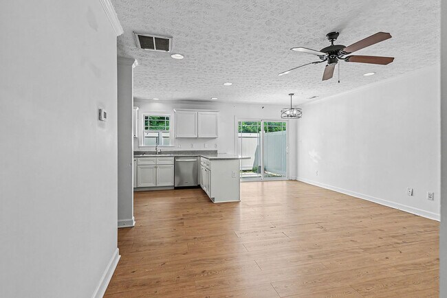 Building Photo - 105 Kenan Lp