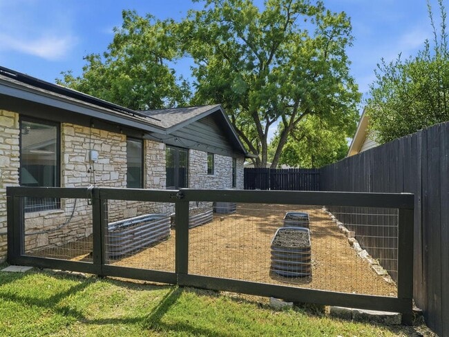 Building Photo - 7600 Shoal Creek Blvd