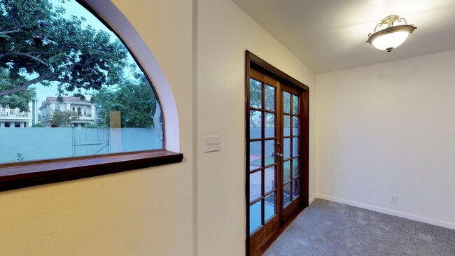 Building Photo - 3 Bedroom Home on Coroner Lot, Near Corona...