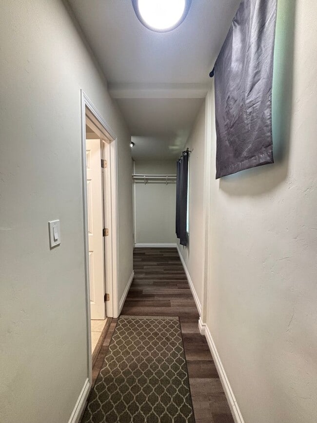 Building Photo - 1575 Skyline Dr