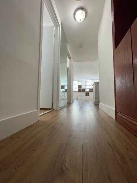 Building Photo - 905 Brickell Bay Dr