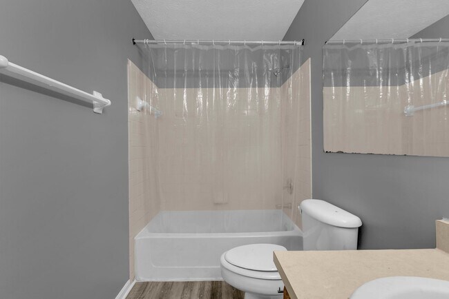 Building Photo - 833 Delray Dr