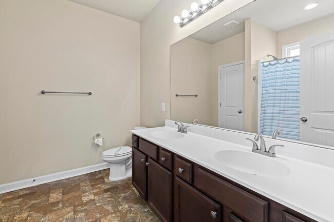 Building Photo - Holly Ridge Townhouse For Rent!