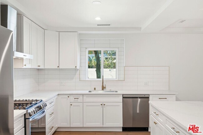 Building Photo - 12455 Milbank St