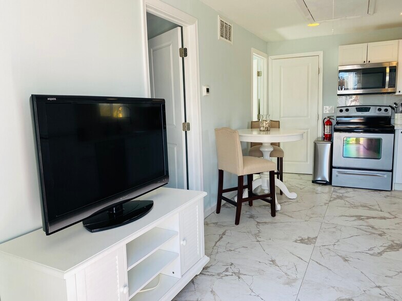 Building Photo - 749 1st St