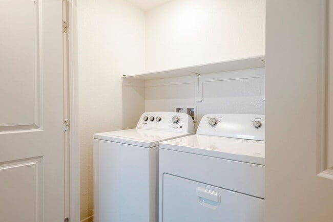 Building Photo - 444 Moonlight Cove Dr