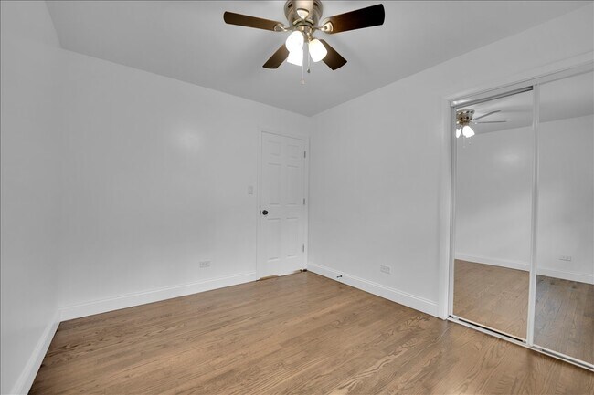 Building Photo - 1001 Oak Ln