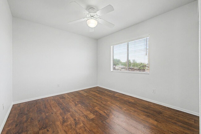 Building Photo - 1295 S Honeysuckle Ln