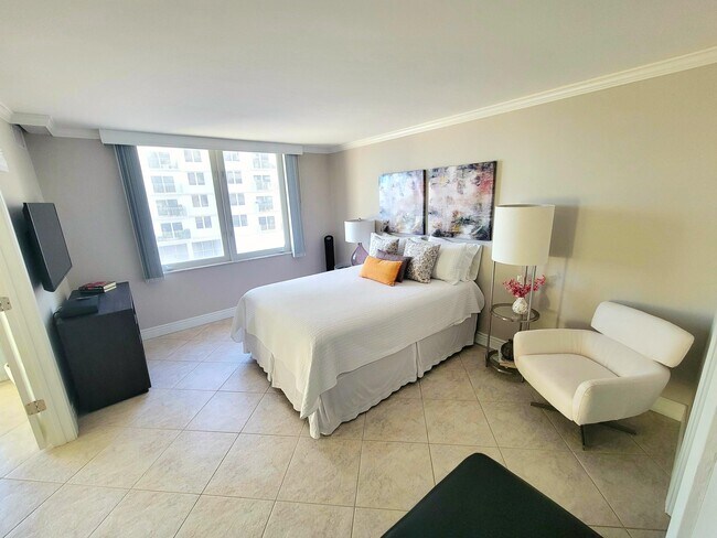 Building Photo - 3221 S Ocean Blvd