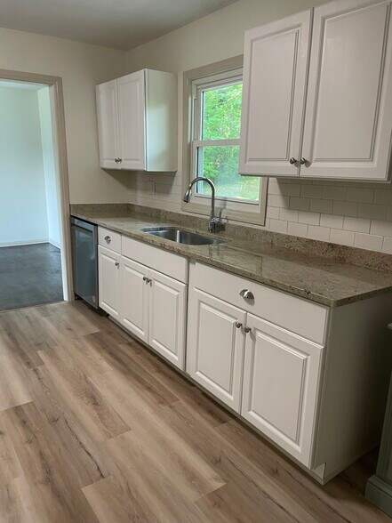 Building Photo - 1408 Bluebird Dr