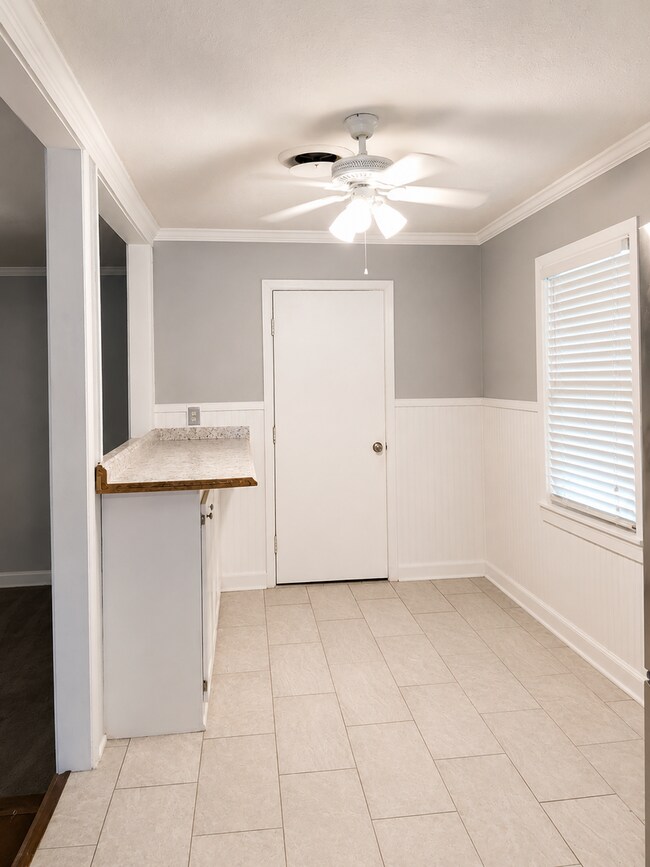 Building Photo - Beautiful 3BR/2BA Home with Large Yard & Outdoor Deck | Northeast Jackson