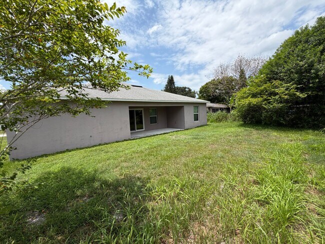 Building Photo - 867 Glencove Ave NW