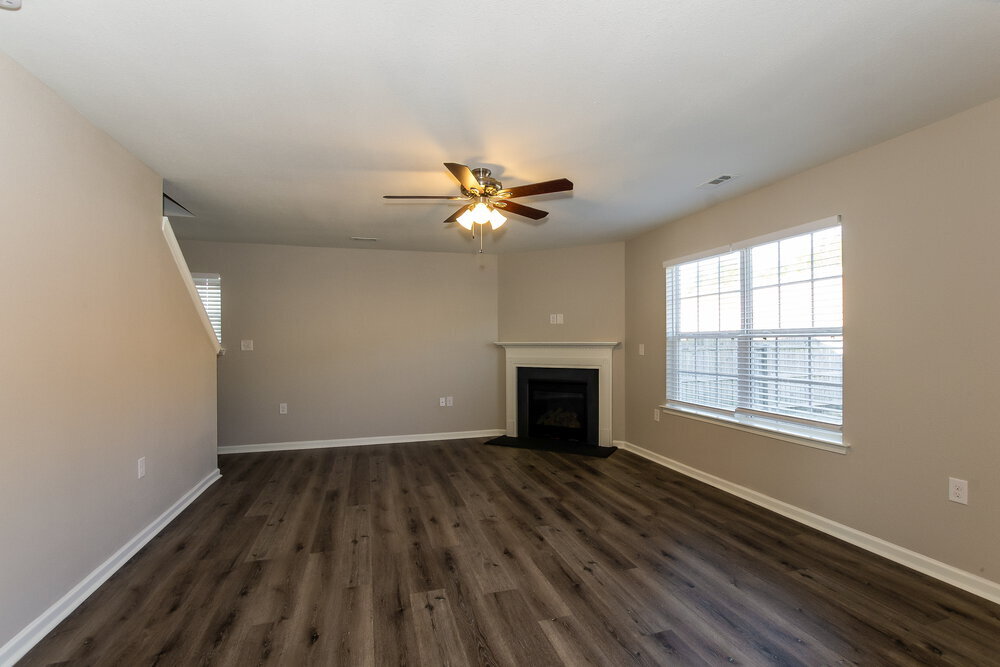 Building Photo - 1860 Eastway Dr
