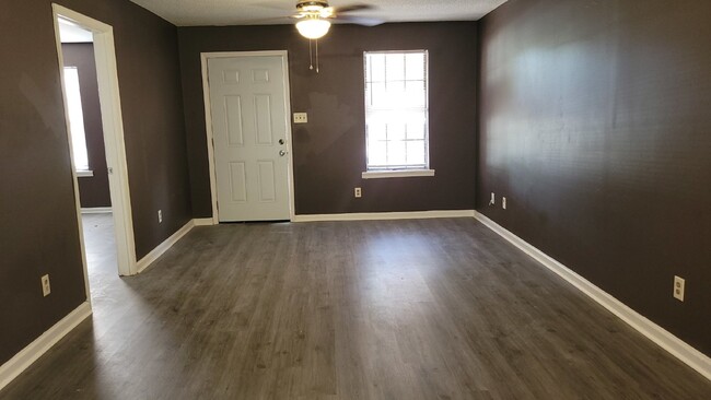 Building Photo - Section 8 accepted!!! Decatur 2 bedroom be...