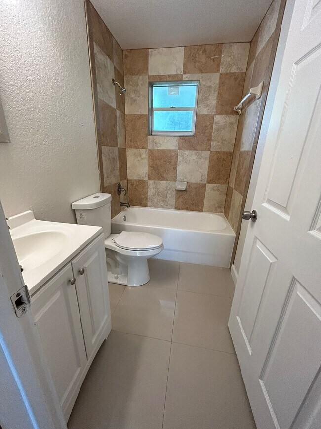 Building Photo - 1257 NW 55th Terrace