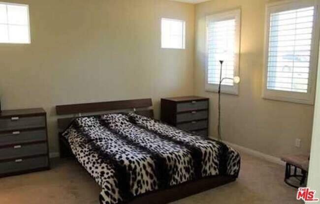 Building Photo - 20329 Paseo Los Arcos