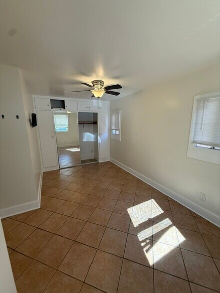 Building Photo - 1047 Rose Ave