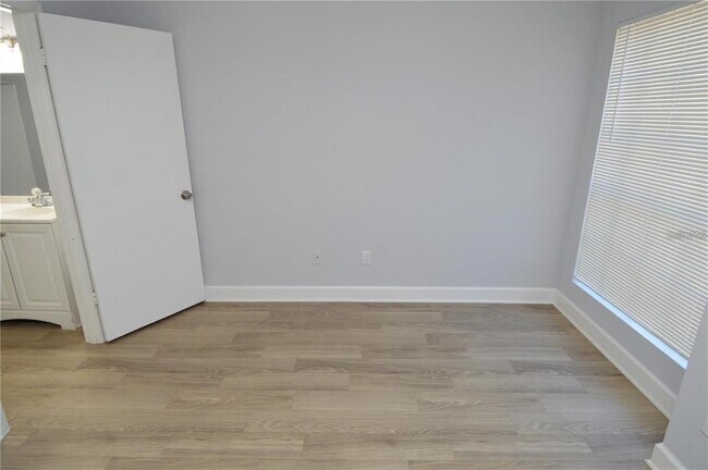 Building Photo - 8758 Mallard Reserve Dr