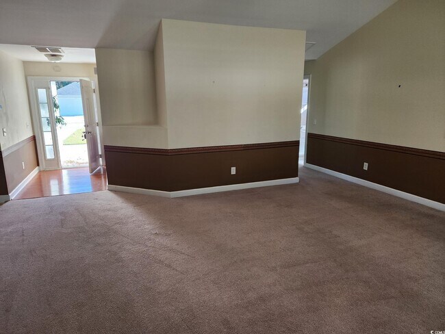 Building Photo - 176 Whispering Oaks Dr