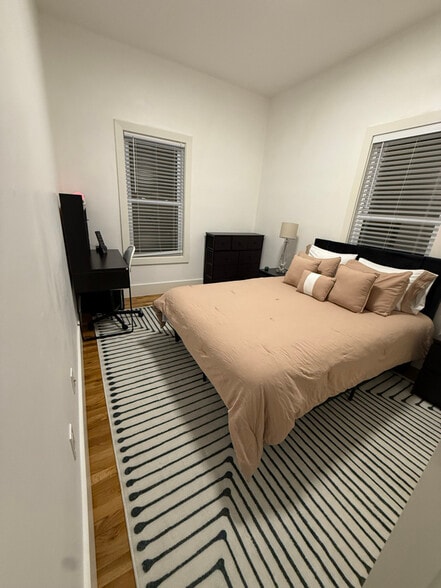 Building Photo - 120 Regent St