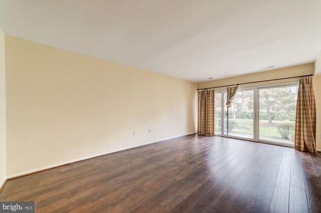 Building Photo - 9705 Kings Crown Ct