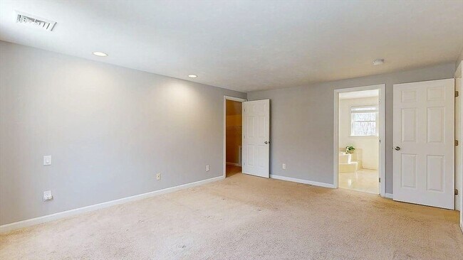 Building Photo - 12 Coldbrook Rd