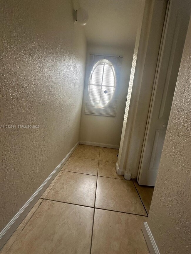 Building Photo - 2505 SE 14th Ave